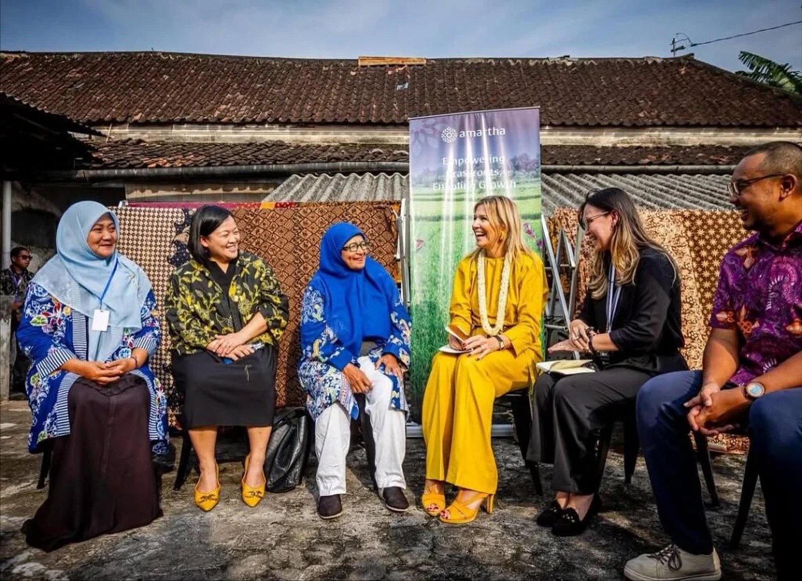 Rika Agusmelda interpreting for Queen Máxima of the Netherlands during her visit to Indonesia